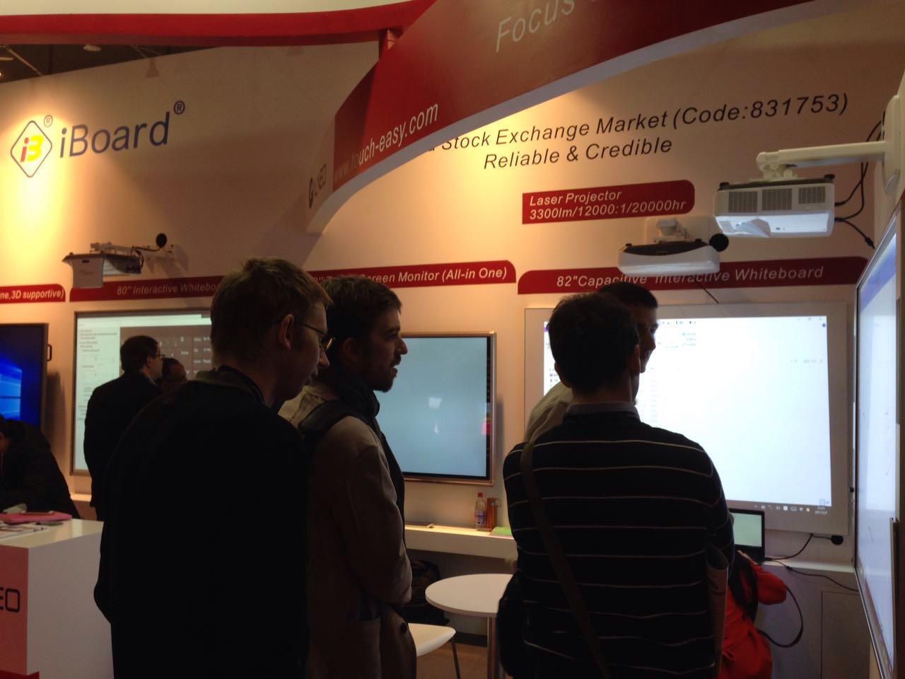 麻花传媒XK8046荷蘭展