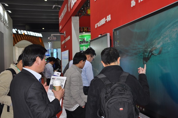 觸摸一（yī）體機（jī）